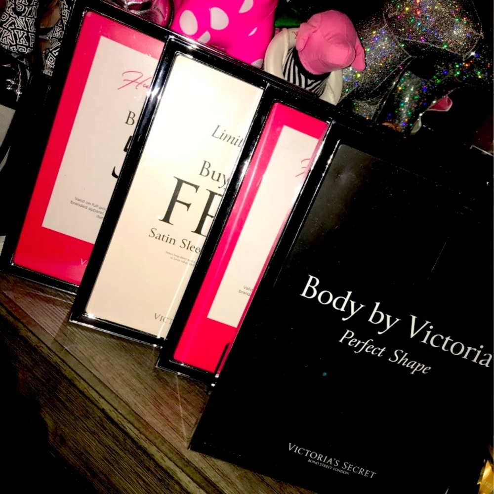 Victoria’s Secret Pink Picture Frames Display Prop